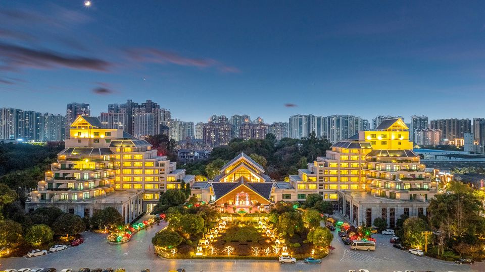Linyin Holiday Hotel