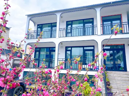 Nalatiya Xinmei Na Inn Отели рядом с достопримечательностью «Nalati Raspberry Town»