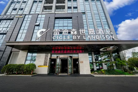 CIGLE BY LANDISON  LONGYOU CITY Отели в г. Луню