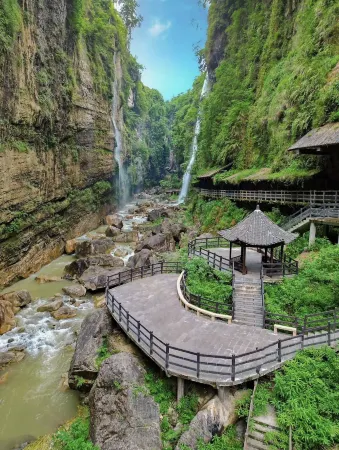 Enshi Xingtian Jiayuan Homestay (Yunlong Ground Fissure Store, Grand Canyon Scenic Area) Отели рядом с достопримечательностью «Yulong Crevice»