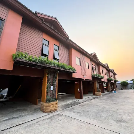 Hi-end hotel sriracha