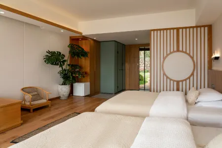 Jadeer · Lugu Lake Collection ｜Blue Glass Manor Lakeside Resort Отели рядом с достопримечательностью «Lugu Lake Viewing Platform»