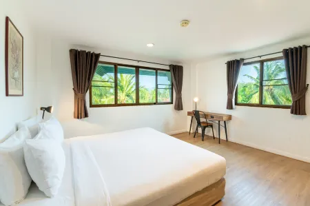 Dolphin Bay Beach Resort Отели рядом с достопримечательностью «Tham Phraya Nakhon»