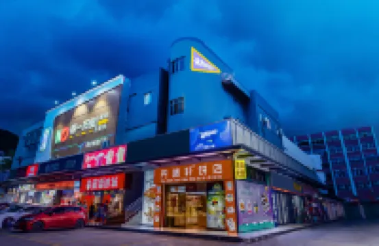 Zhuhai Guozi Dance Hotel (Wan Chai Port International Convention and Exhibition Centre Branch) Hotels near AoMen Jie