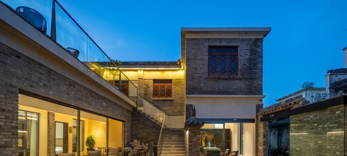 Overlooking the sea, the mansion's courtyard Hotels in Linhai