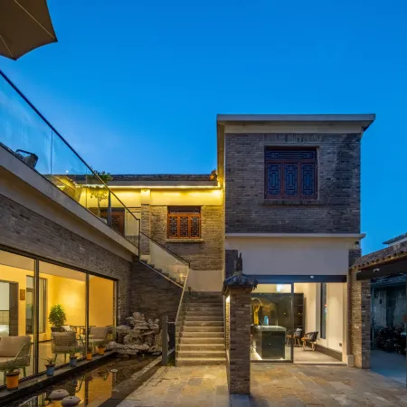 Overlooking the sea, the mansion's courtyard