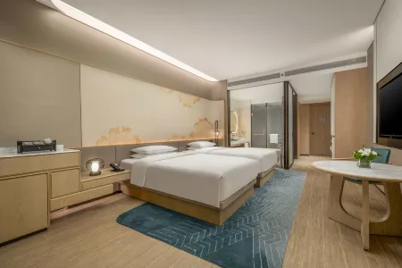 HUALUXE Beihai Silver Beach Resort by IHG Отели рядом с достопримечательностью «Beihai Musical Fountain»