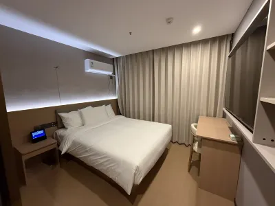 Yunyin Qingju Hotel (Nanjing Xinjiekou Hanzhongmen Subway Station)
