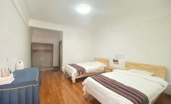Lhasa 1st Road Jixiang Locomotive Theme Homestay