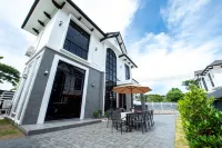 Modern 3BR British Pool Villa + 5KM Jomtien Beach Hôtels à : Huai Yai