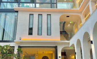 Yuan Yuan Hotel (Dali High-Speed Railway Station Erhai Park)