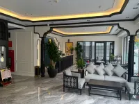 Royal Hotel - Vinhomes Ocean Park 3 Hotels in Van Lam