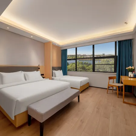 Starway Hotel (Xinyang Nanwan Lake Normal University)