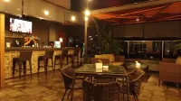 Rogers Hotel Manado - バー