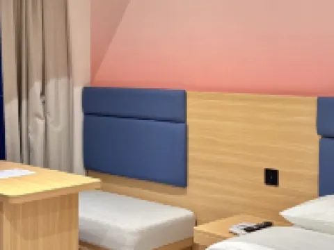 Model J Hotel BSD Carstensz Hotels in Pagedangan