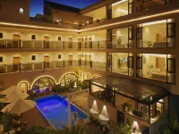 Panda's Home Private Hot Spring Cinema Hotel - Rooftop Pools