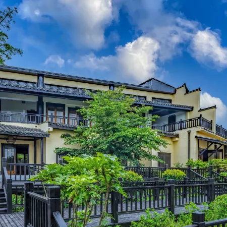 Jiuluzhai Scenic Area Wooden Villa