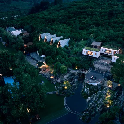 Fenghuang Panda Family Retreat Hoteles cerca de Southern Great Wall