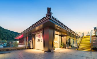 Tang Dynasty Twelve Districts Guesthouse Hotel (Huqin Pool Metro Station)
