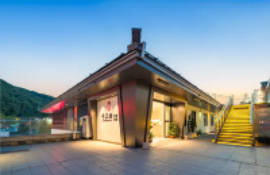 唐·十二坊民宿飯店（華清池地鐵站店） 華清宮-木華水清附近的飯店