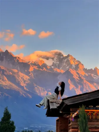 Hidden in the Light | Sunlit Golden Mountain · Resort Homestay (Baisha Ancient Town Branch) Отели рядом с достопримечательностью «Lijiang Snow Mountain Falcon Valley Scenic Area»