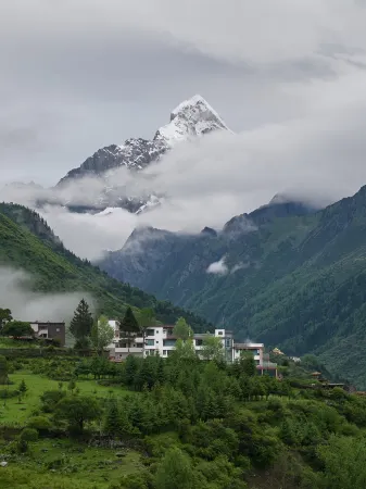 Siguniang Mountain Looking Up at the Starry Sky  [The first choice for overseas tourists] Отели рядом с достопримечательностью «Changpingcun»