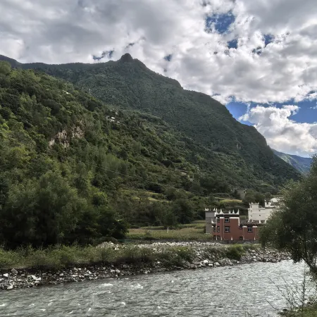 Qimeng Mountain Lodge