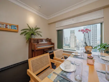 Haigang Youxin Scenic Resort Hotel (Dalian Renmin Road Zhongshan Square Subway Station) Отели рядом с достопримечательностью «Dalian Sunasia Ocean World»