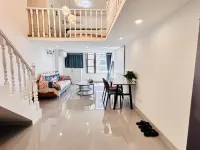 Muyu LOFT Art Cinema Hostel (Xinli Silver Lake Bay Store) Hotels near Jiangxi Vocational College of Biotechnology - Multiple-use Building