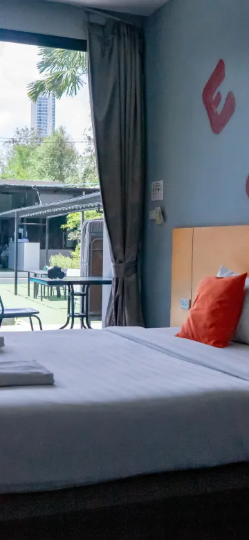 ห้องดีลักซ์ดับเบิลพรีเมียมวิวสระน้ำ