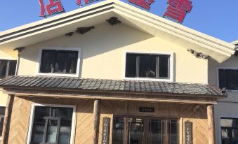 Xuebao Hotel in Erlanghe, Snow Town