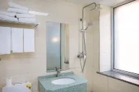Shuili Business Hotel (Changchun Railway Station Shengli Park)