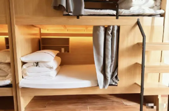 西寧輕氧青年旅社（海湖萬達廣場店） 酒店