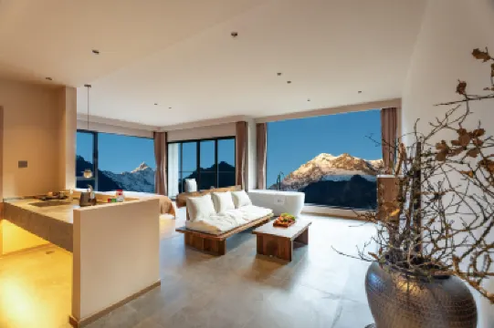 Yujian Mountain Snow Mountain Homestay Hotels near Yubeng Village