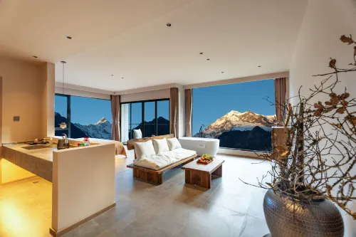 Yujian Mountain Snow Mountain Homestay