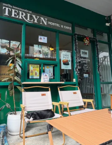 Terlyn Hostel & Cafe Отели рядом с достопримечательностью «Бангкокский международный торговый и выставочный комплекс»
