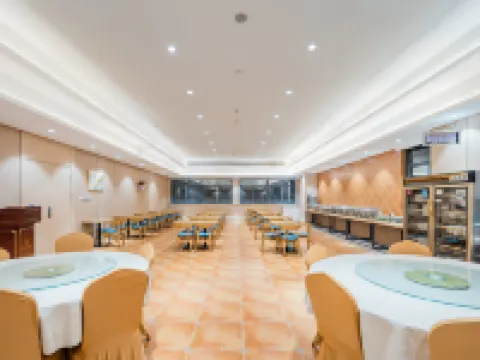 Vienna Hotel (Zhenjiang Railway Station, Xijin Ferry)