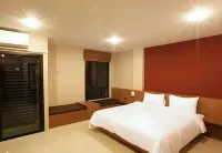 The Plubpla Serviced Apartment
