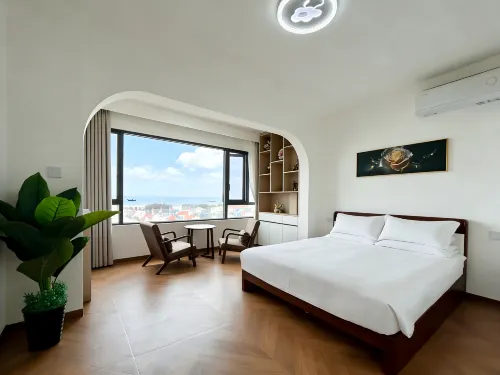 Cloud · Designer Scenic Apartment (Beihai Silver Beach Scenic Area International Passenger Port)