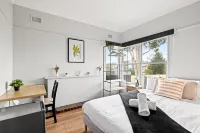 Quiet Rooms – Steps from Train & Shops - Pensionat