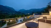 九華山徽景 | プール一望山色360°全景山荘（九華山風景区） - カップル
