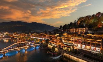 Phoenix · To the Clouds Serenity | 180° View Vacation B&B (Nanhuqiao Branch, Phoenix Ancient Town)