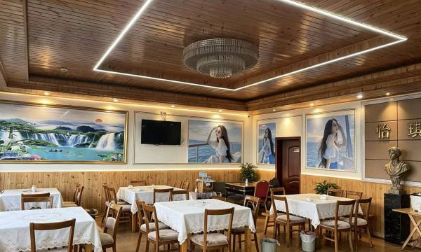 Chongqing Wulong Yiqi Hotel (Xiannvshan Tourist Center)
