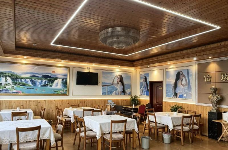 Chongqing Wulong Yiqi Hotel (Xiannvshan Tourist Center)