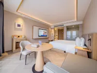 Starway Hotel (Xinxiang Municipal Government Baolong Plaza) Hotele w: Xinxiang