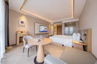 Starway Hotel (Xinxiang Municipal Government Baolong Plaza)
