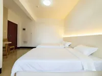 Aline Hotel