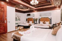 Doris Luxury Hotel