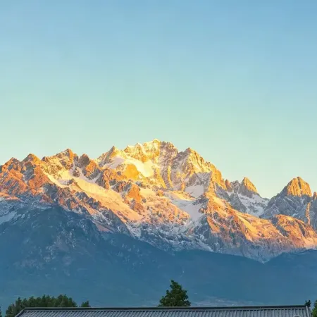 Yiyun Xuan Mountainview | Snow Mountain Golden Sunrise (Baisha Ancient Town)