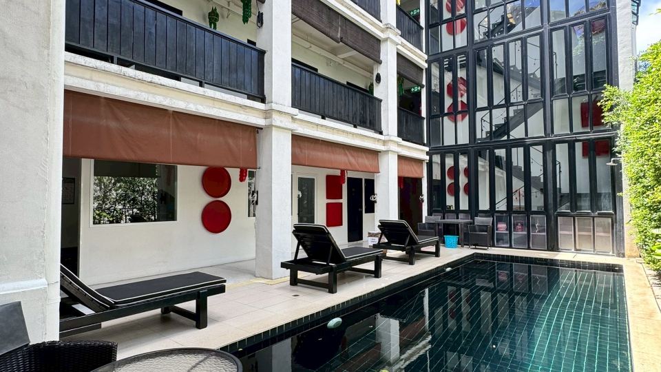 99 the Gallery Hotel
